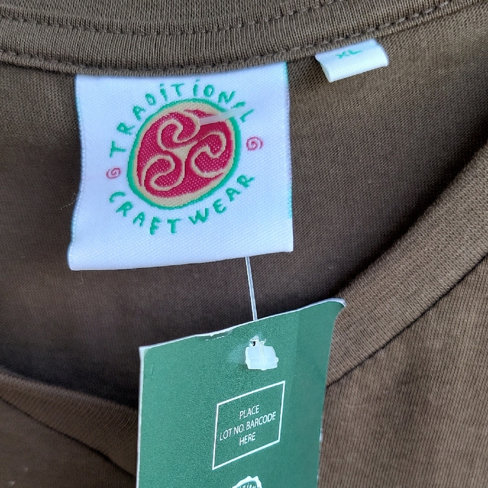 IrishGraphic Tee with Celtic Design Ireland XL Traditional Craft Wear - Picture 3 of 10